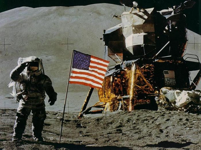 Были ли Американцы на Луне? Почему развивается флаг? 