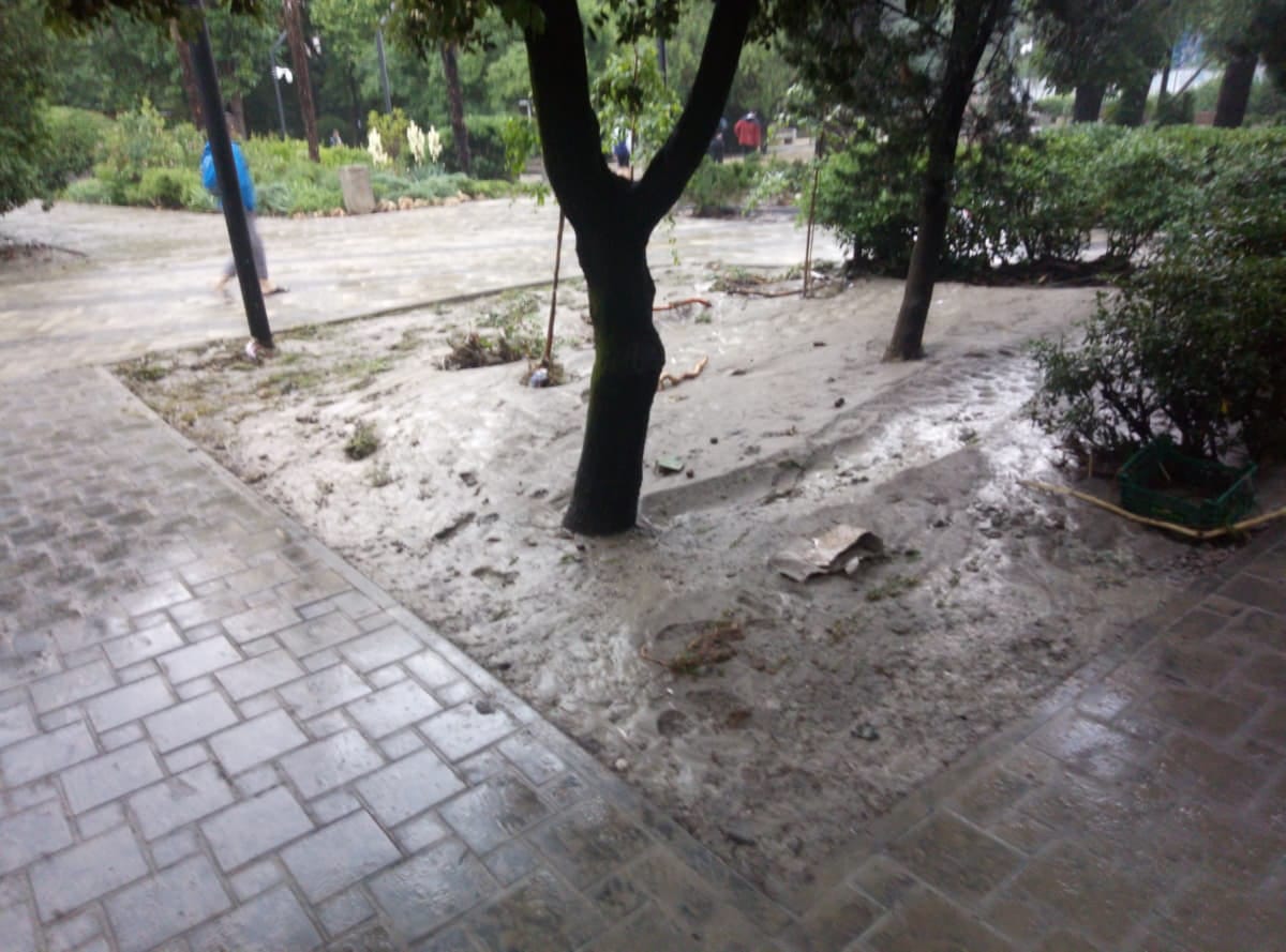Последствия потопа в Ялте (Крым) 