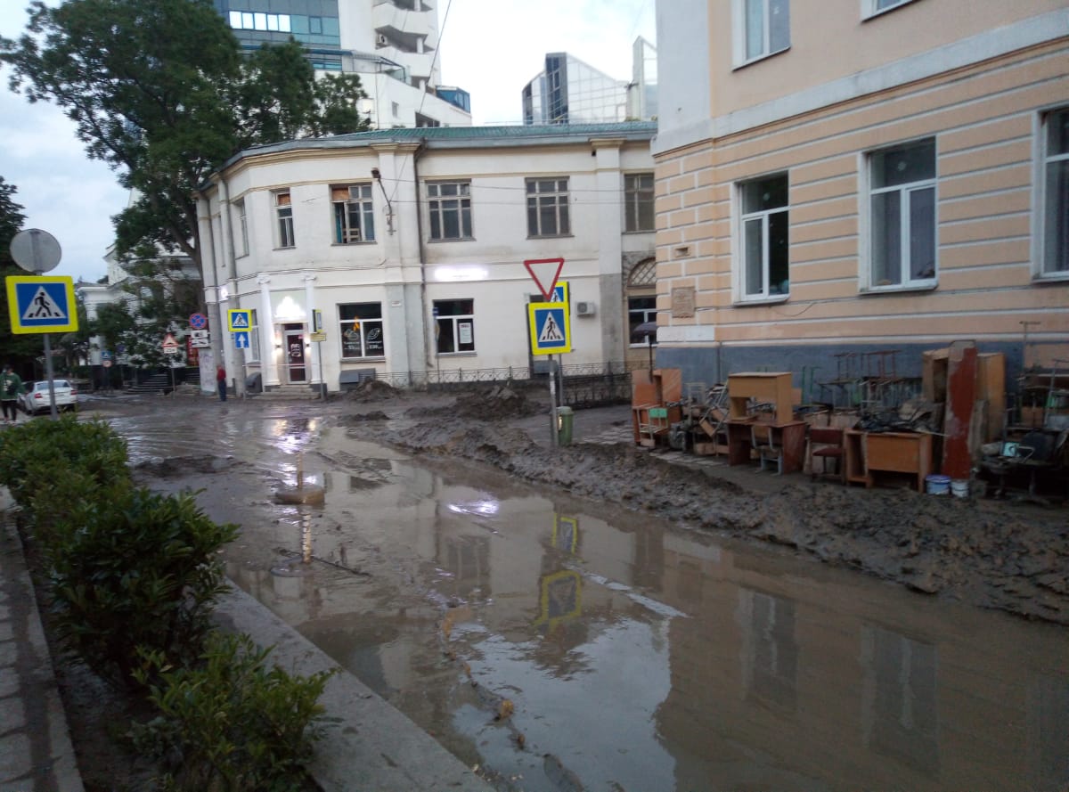 Последствия потопа в Ялте (Крым) 