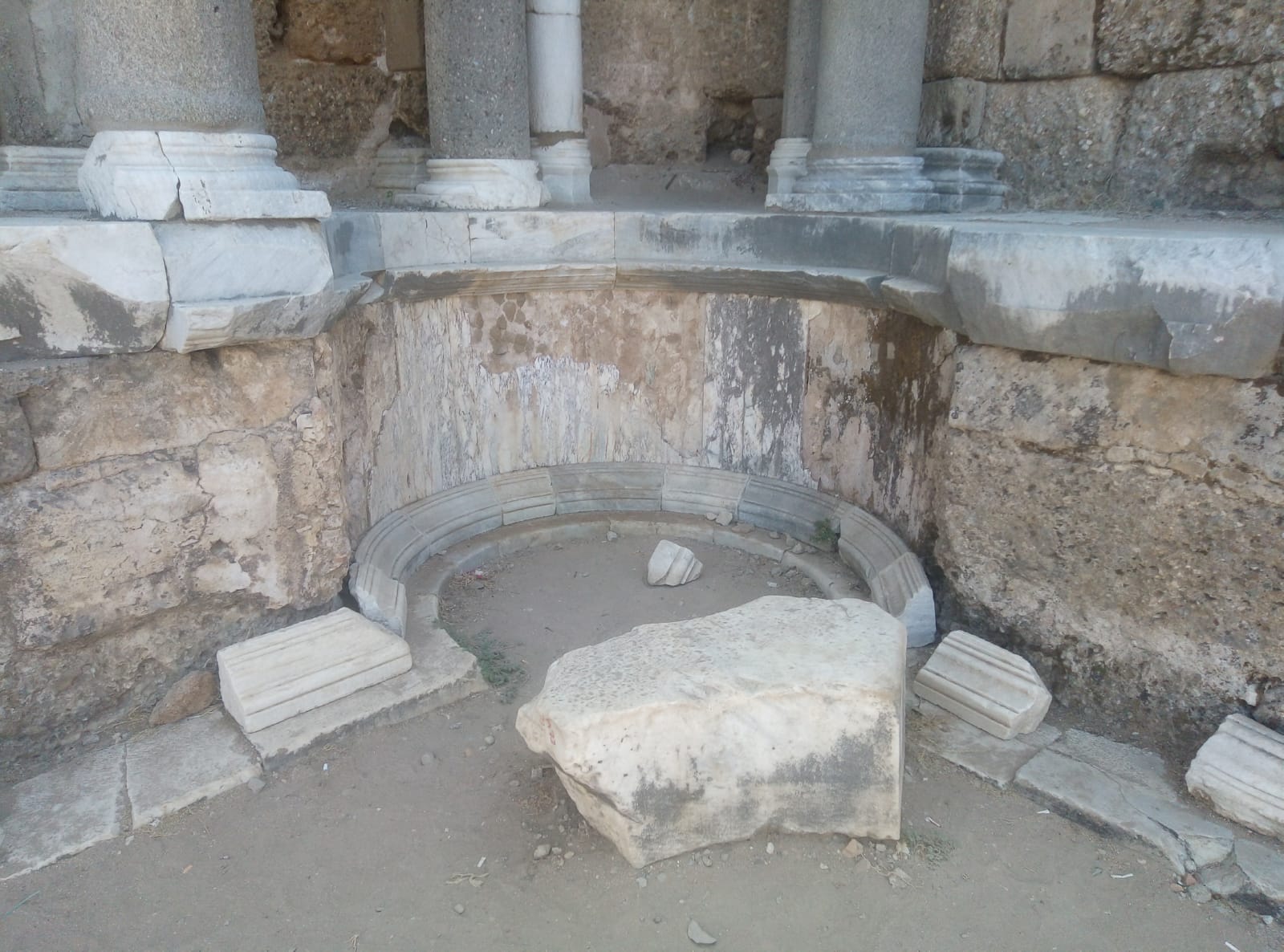 Римский город Сиде. Руины, история и удивительные достопримечательности 