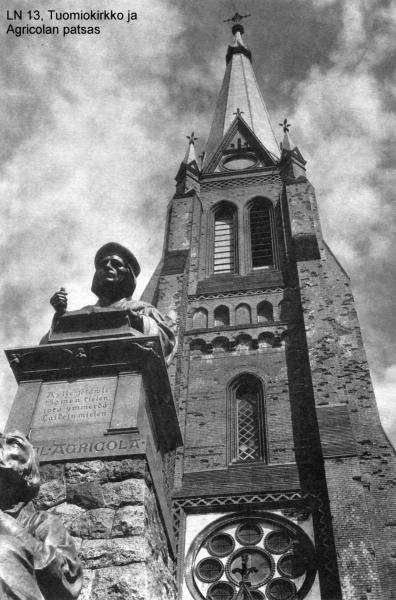 Загадочный памятник около собора Петра и Павла в Выборге. Микаэль Агрикола.
 